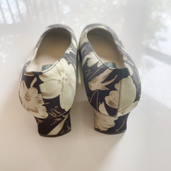 Vintage Naturalizer Floral Kitten Heel - 6.5 - Picture 4 of 5